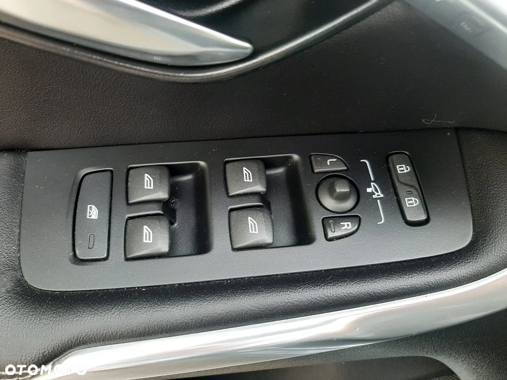Volvo V40 D3 Geartronic RDesign - 32