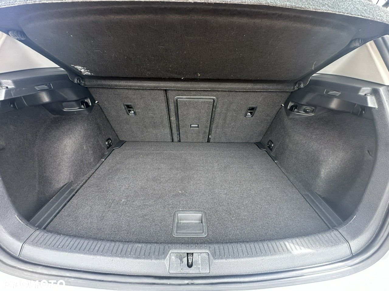 Volkswagen Golf - 10