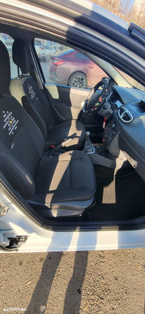 Renault Clio - 9