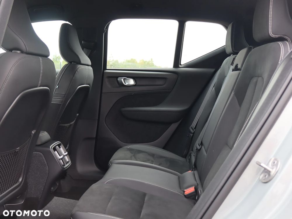 Volvo XC 40 B3 Plus Dark - 16