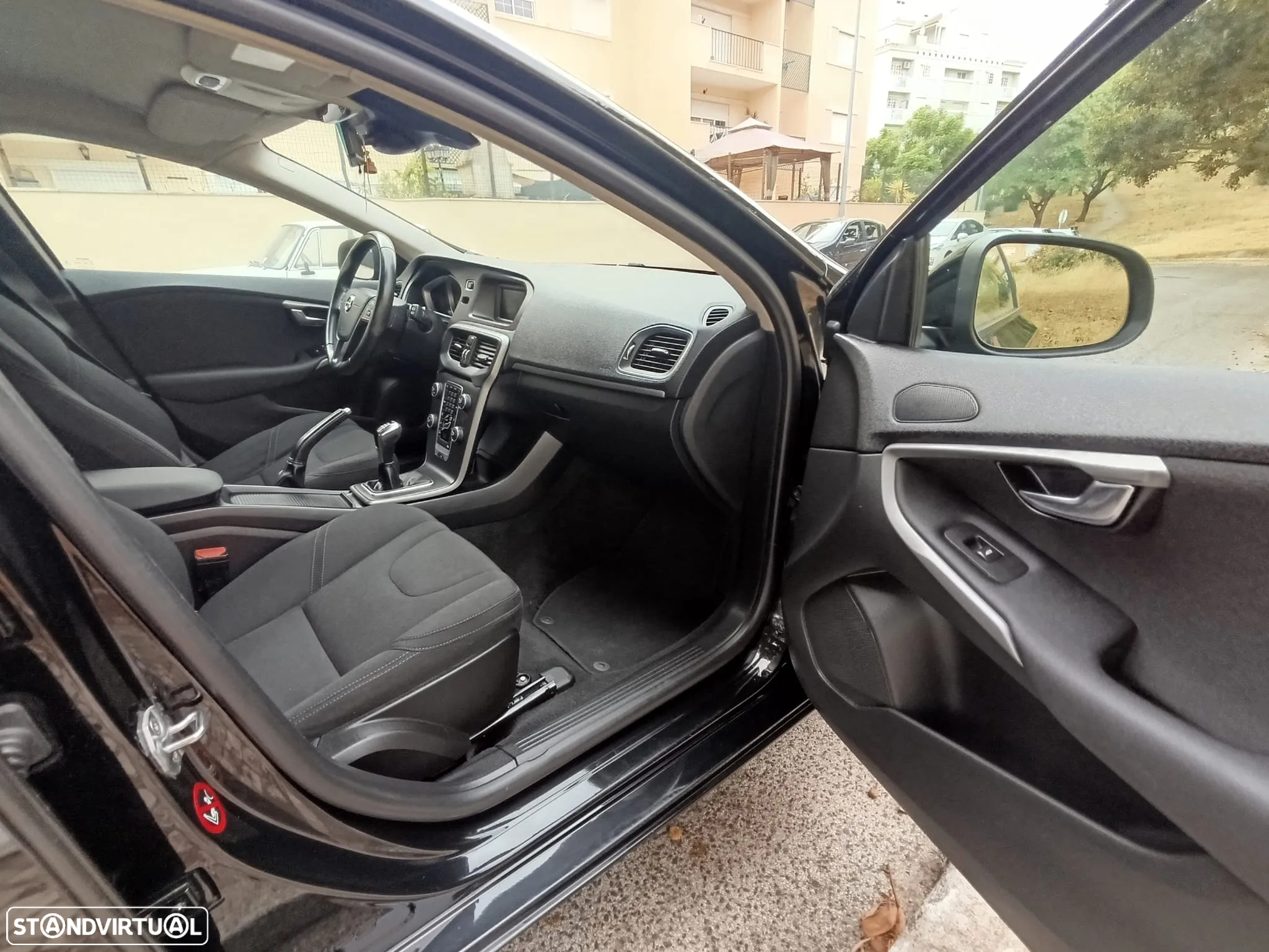 Volvo V40 2.0 D3 Momentum - 19