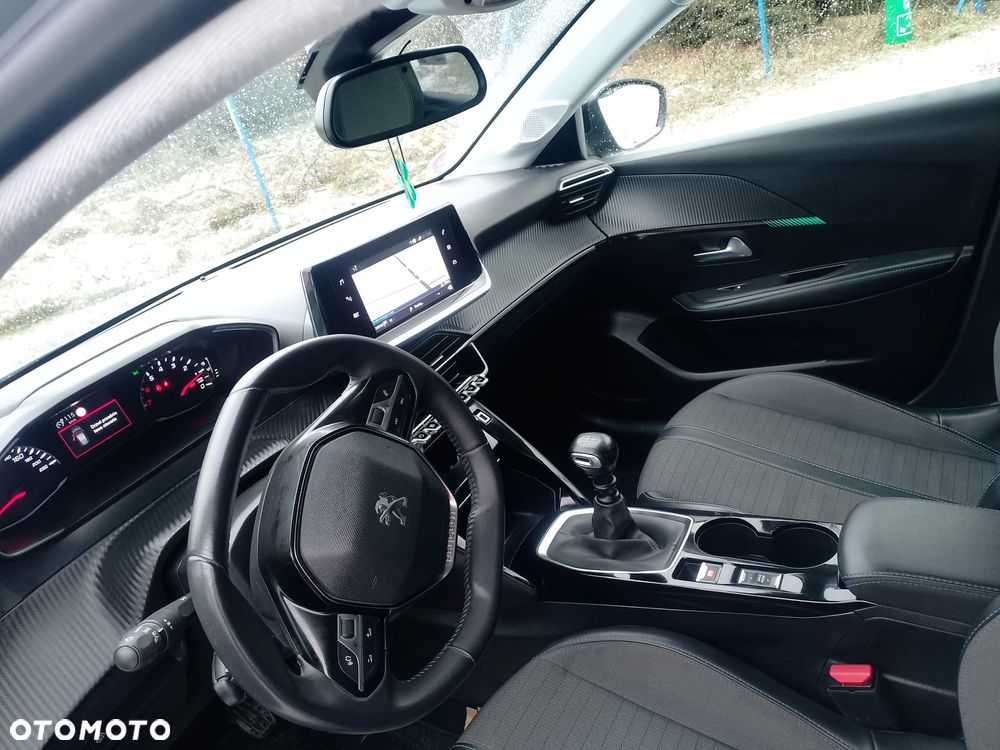 Peugeot 208 PureTech 100 Business - 4