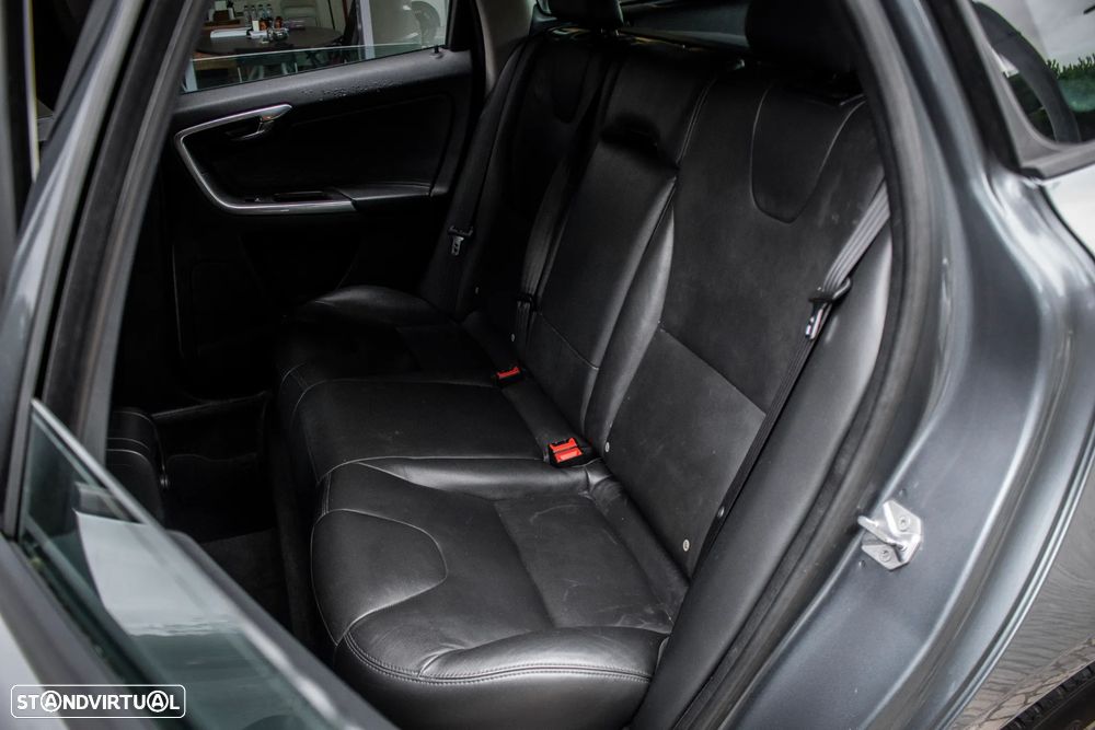 Volvo XC 60 2.0 D4 Inscription - 27