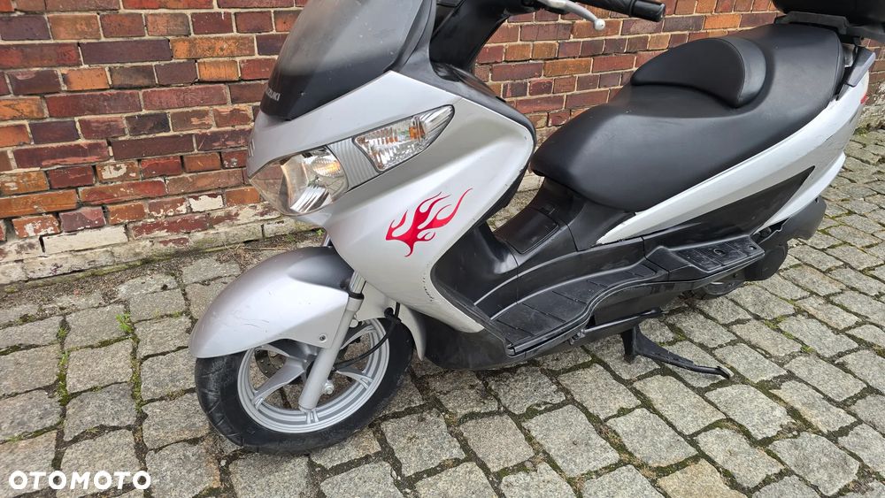 Suzuki Burgman - 4