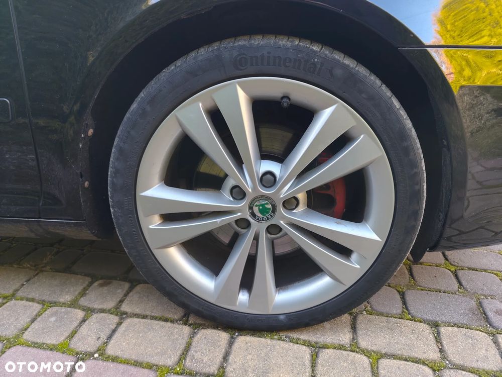 Skoda Octavia 2.0 TDI CR DPF RS - 25