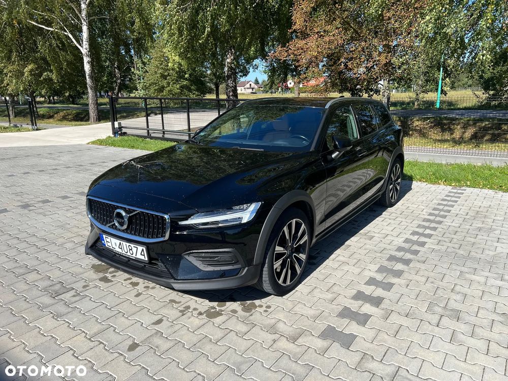 Volvo V60 Cross Country Pro T5 AWD - 1