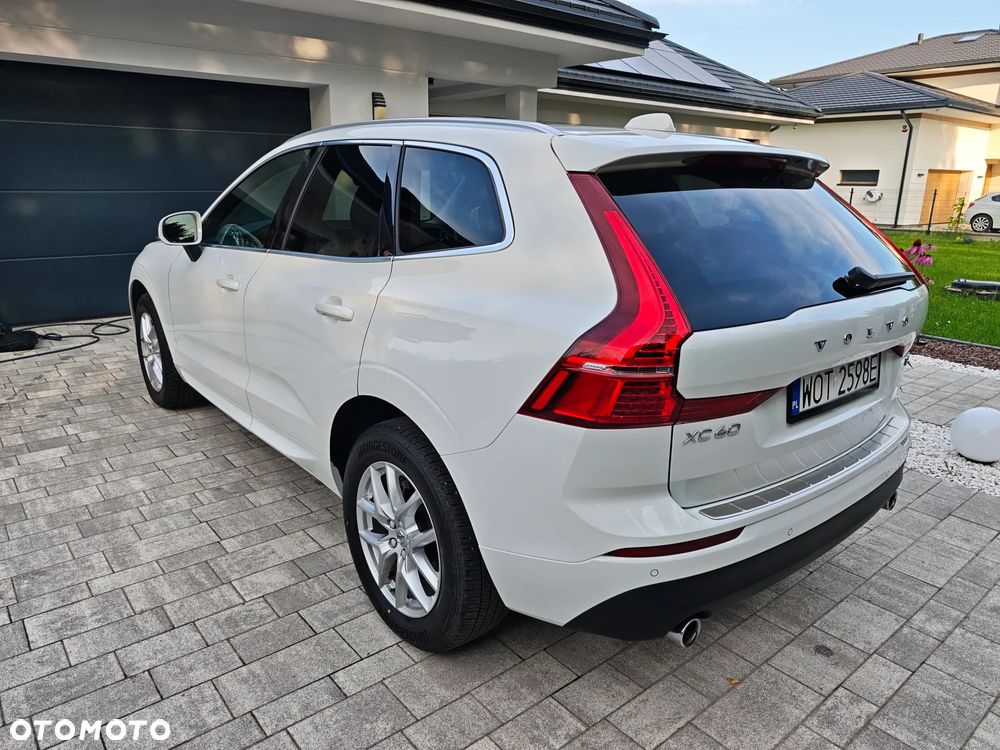 Volvo XC 60 T5 AWD Momentum - 4