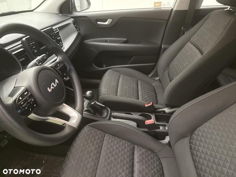Kia Rio 1.2 M - 11