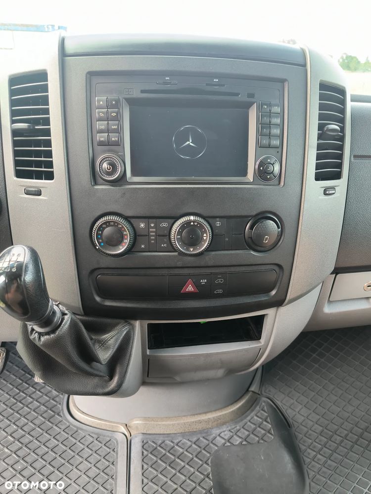 Mercedes-Benz SPRINTER - 16