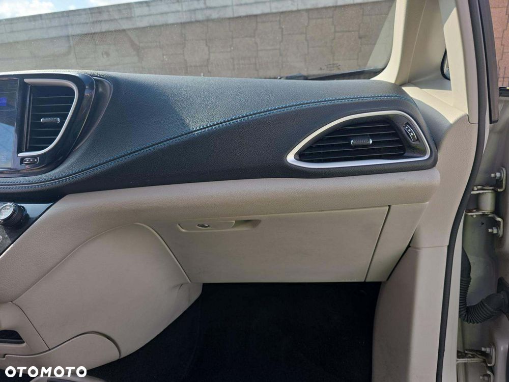 Chrysler Pacifica - 9