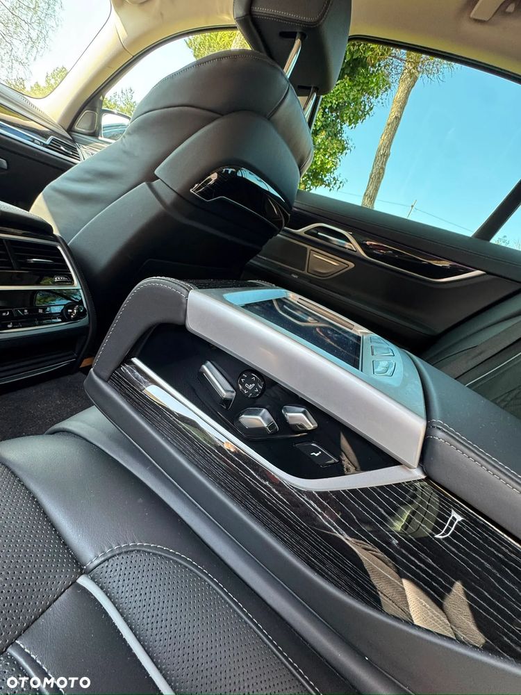 BMW Seria 7 - 18