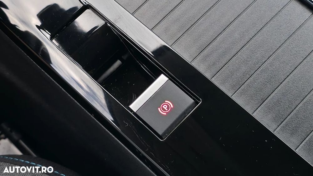 Citroën C4 PureTech 130 Stop&Start EAT8 SHINE - 31