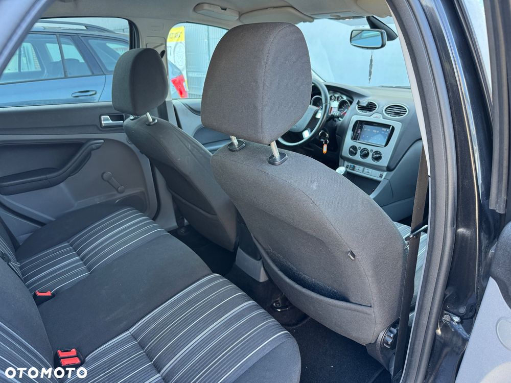 Ford Focus 1.8 Style+ - 26