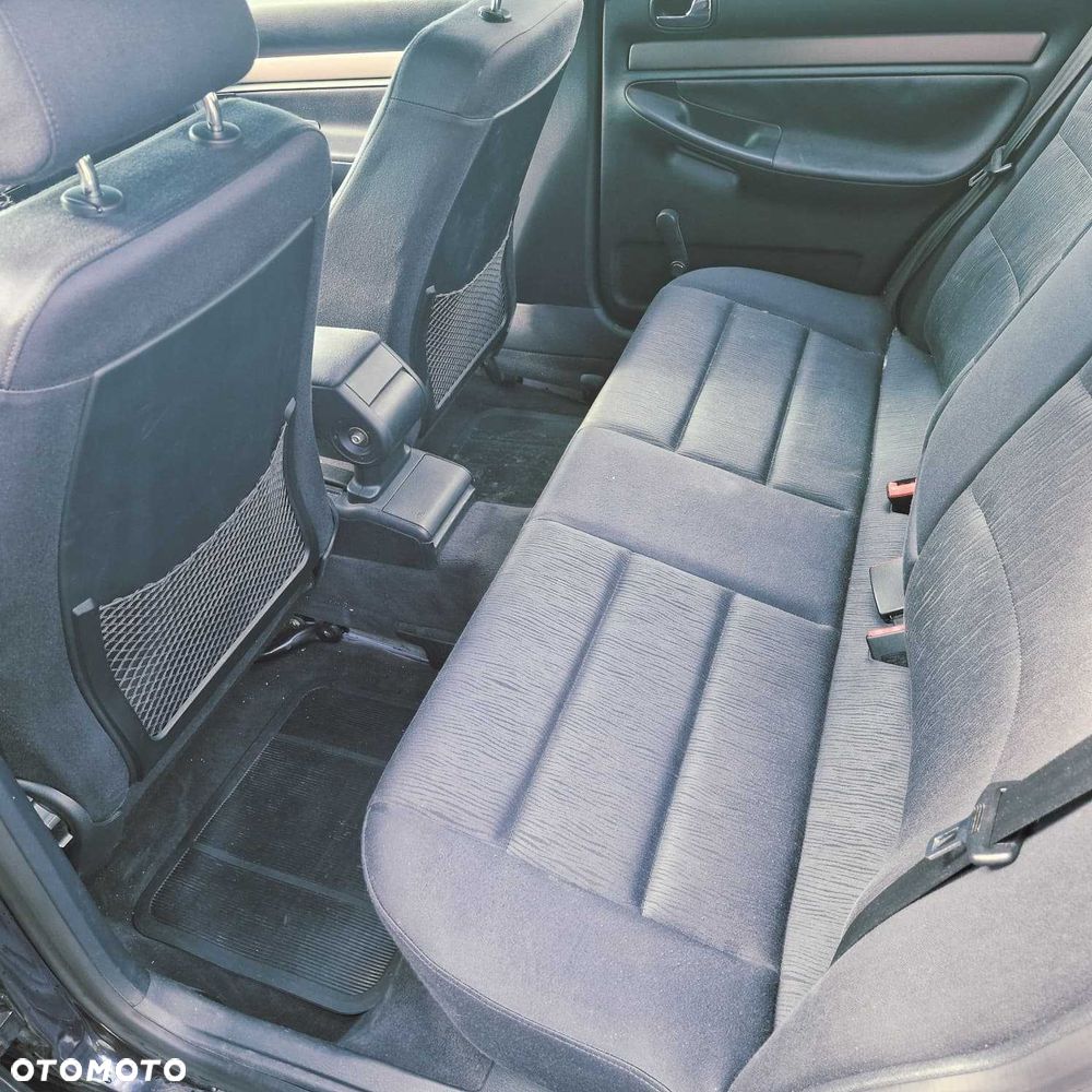 Audi A4 Limousine - 5