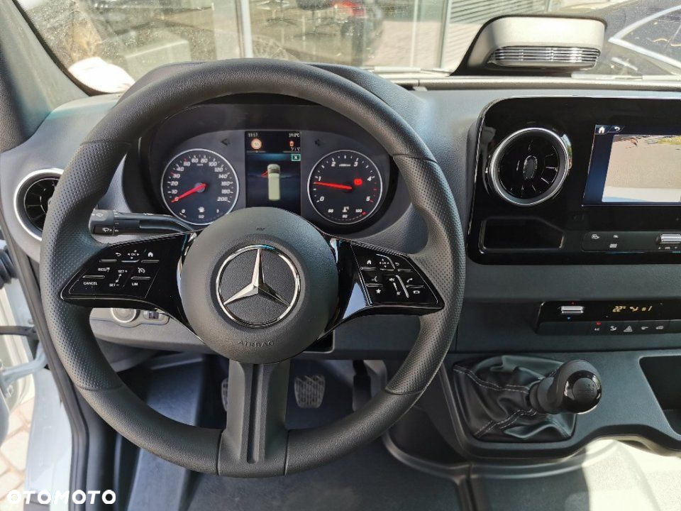 Mercedes-Benz Sprinter - 11
