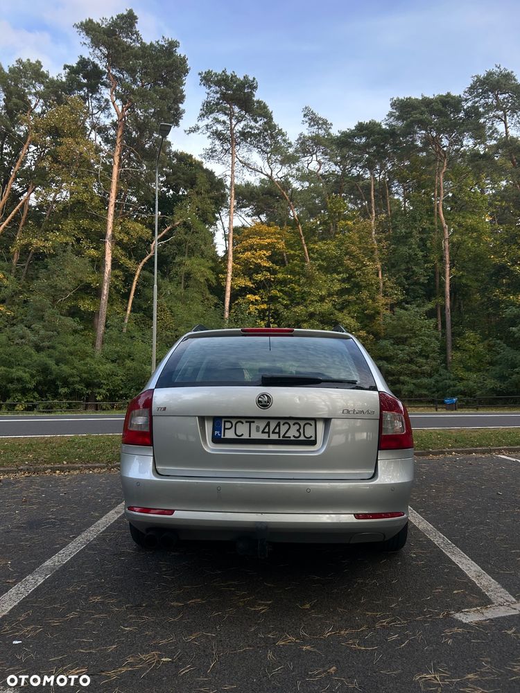 Skoda Octavia 2010 photo 4