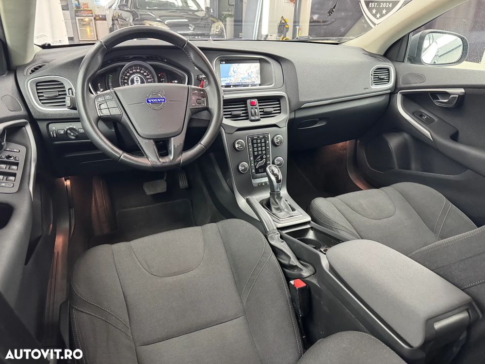 Volvo V40 D3 Geartronic Summum - 4