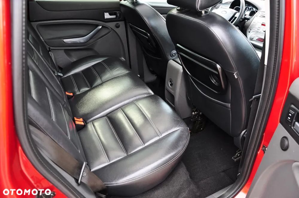 Ford Kuga 2.5 4x4 Titanium - 29