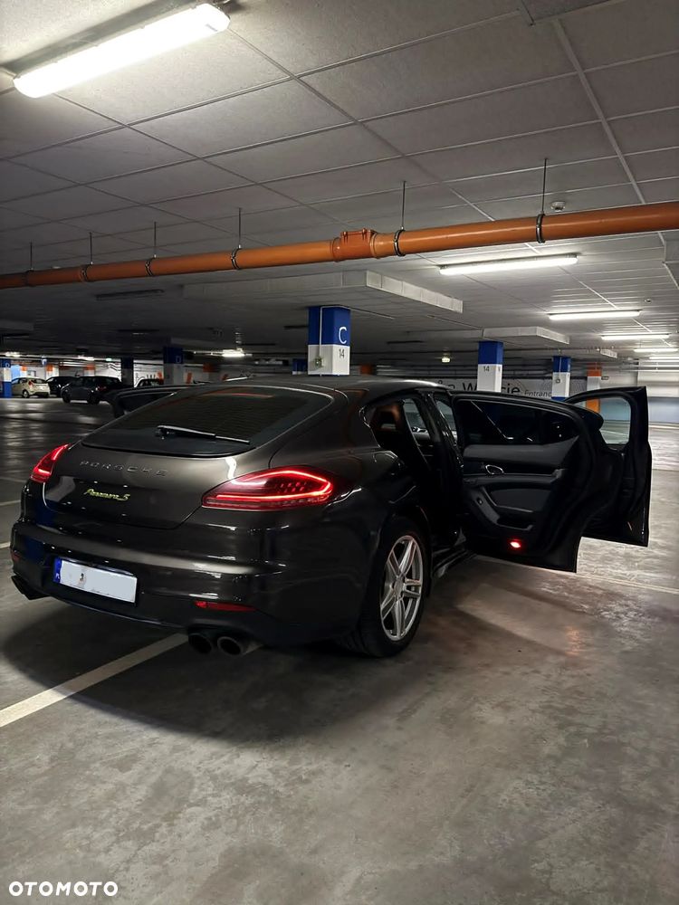 Porsche Panamera - 12