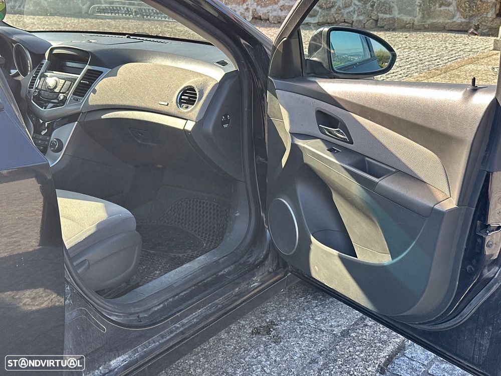 Chevrolet Cruze 1.6 LS - 32