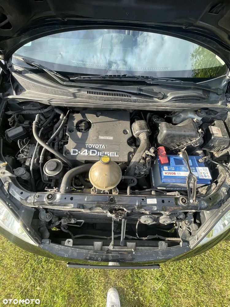 Toyota Avensis Verso D-4D - 23
