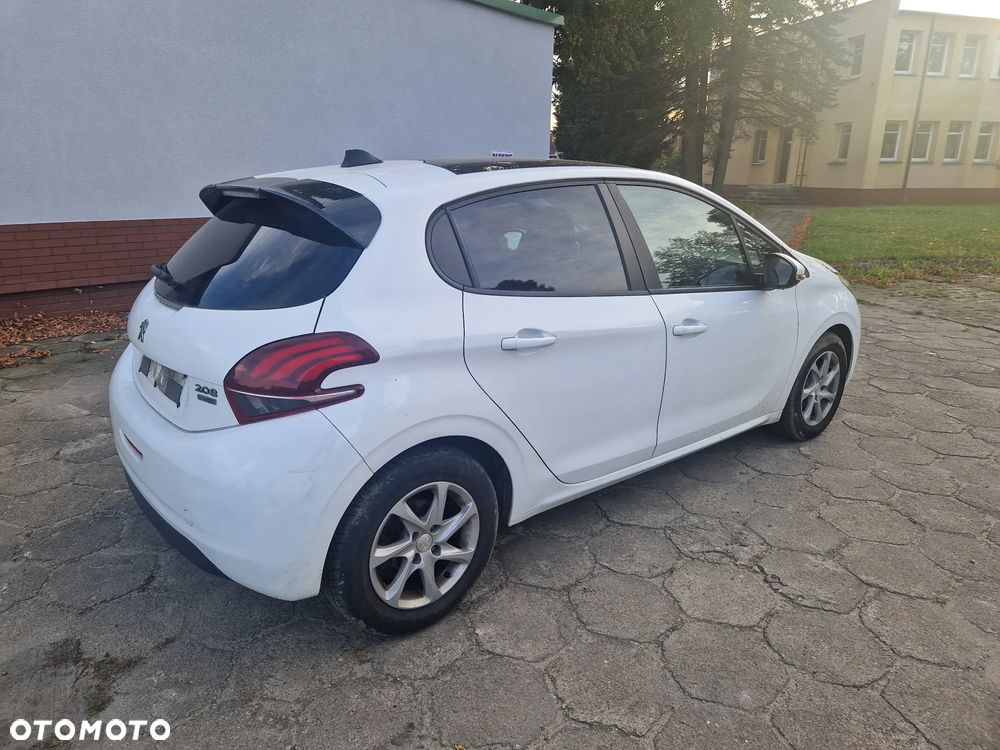 Peugeot 208 - 6