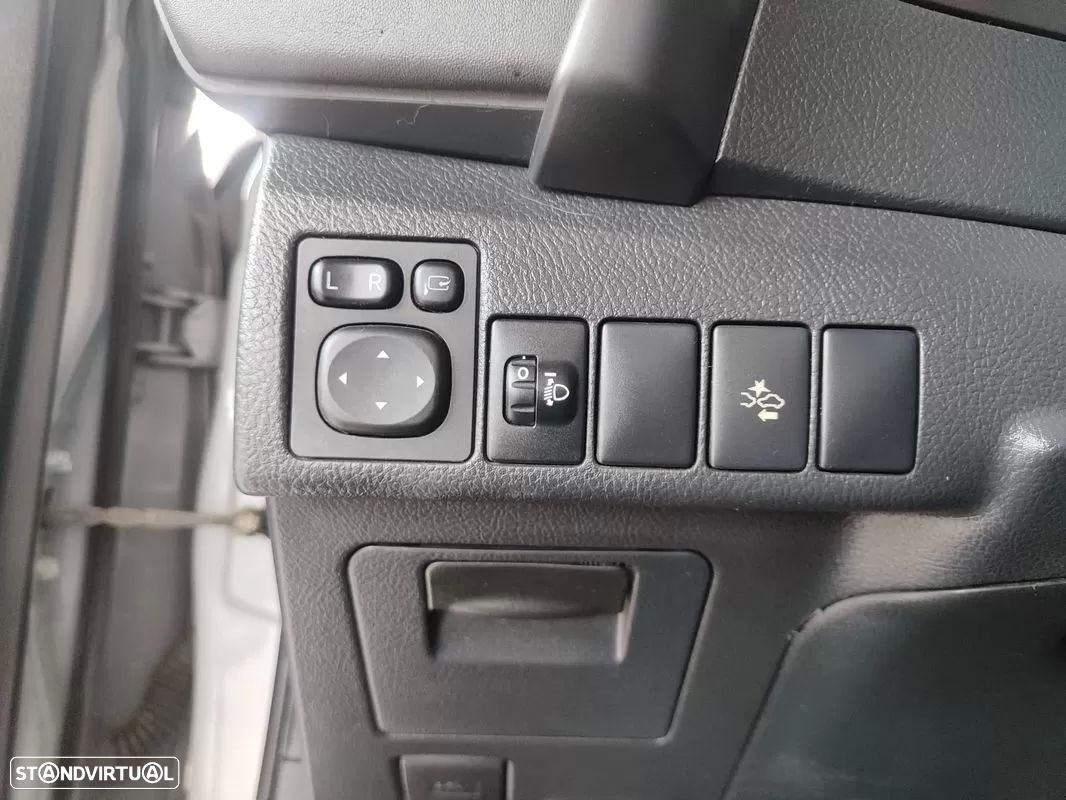 Toyota Auris Touring Sports 1.8 HSD Comfort+P.Sport - 24