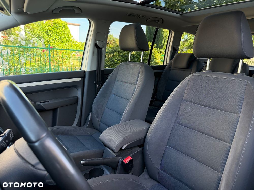 Volkswagen Touran 2.0 TDI DPF DSG STYLE - 10