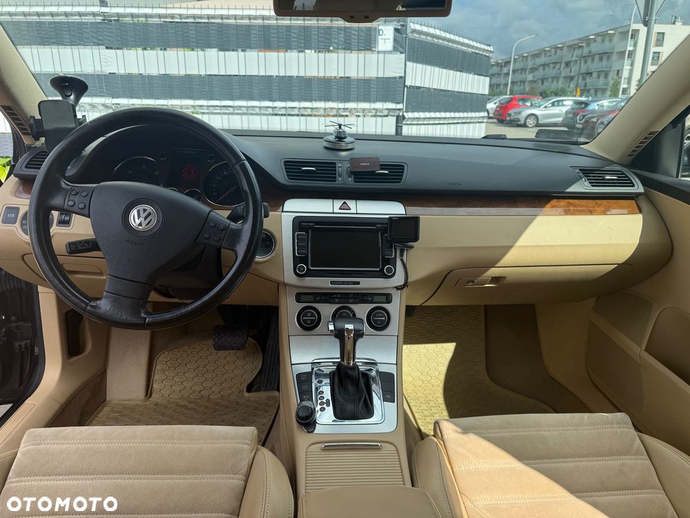 Volkswagen Passat - 1