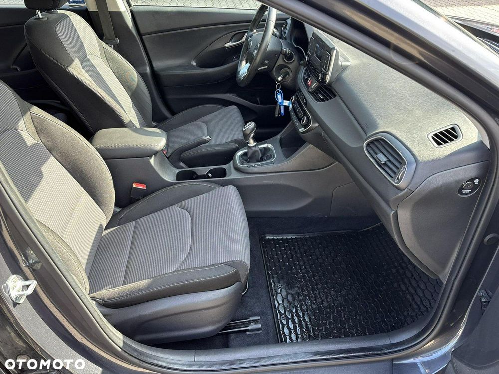 Hyundai i30 1.5 DPI Classic + - 18
