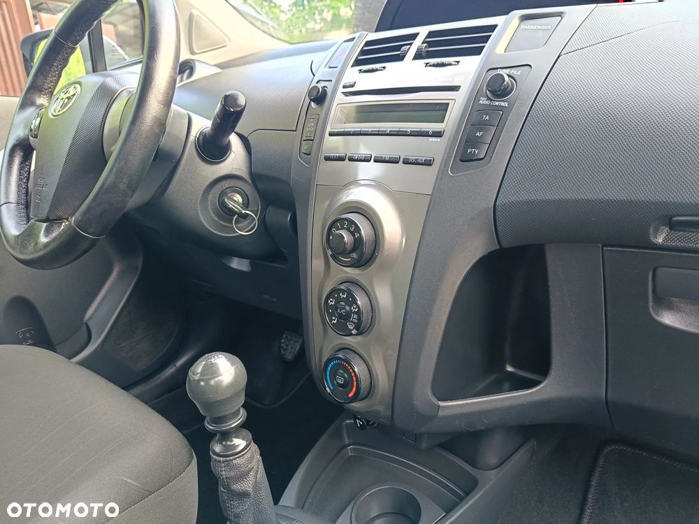 Toyota Yaris - 13
