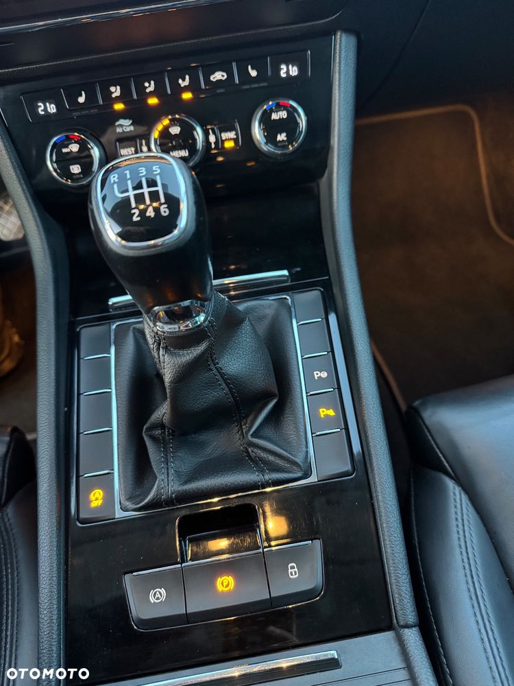 Skoda Superb 1.6 TDI Ambition - 17