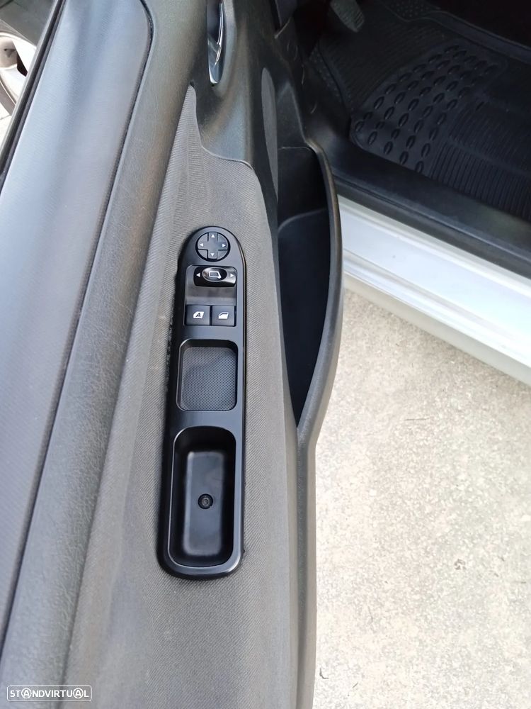 Peugeot 207 1.4 16V Sport - 11