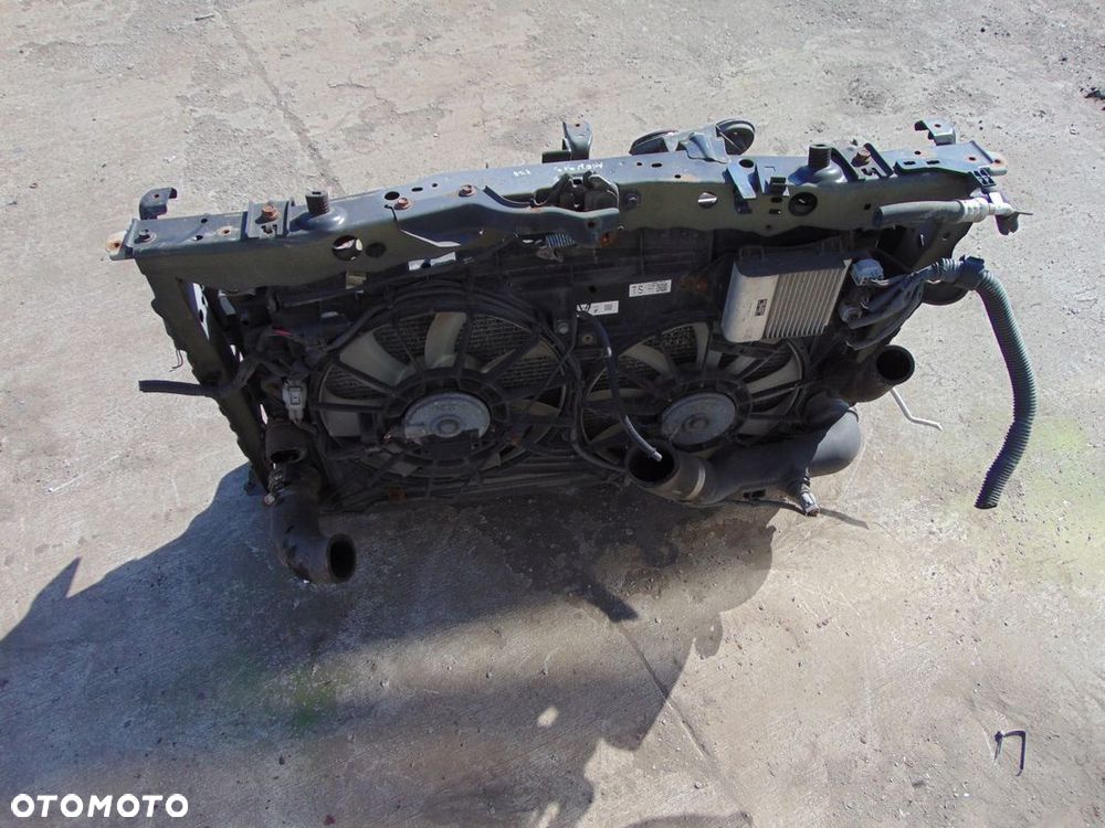PAS PRZEDNI CHŁODNICE TOYOTA T27 2.0D 2.0D4D KOMPLET WZMOCNIENIE