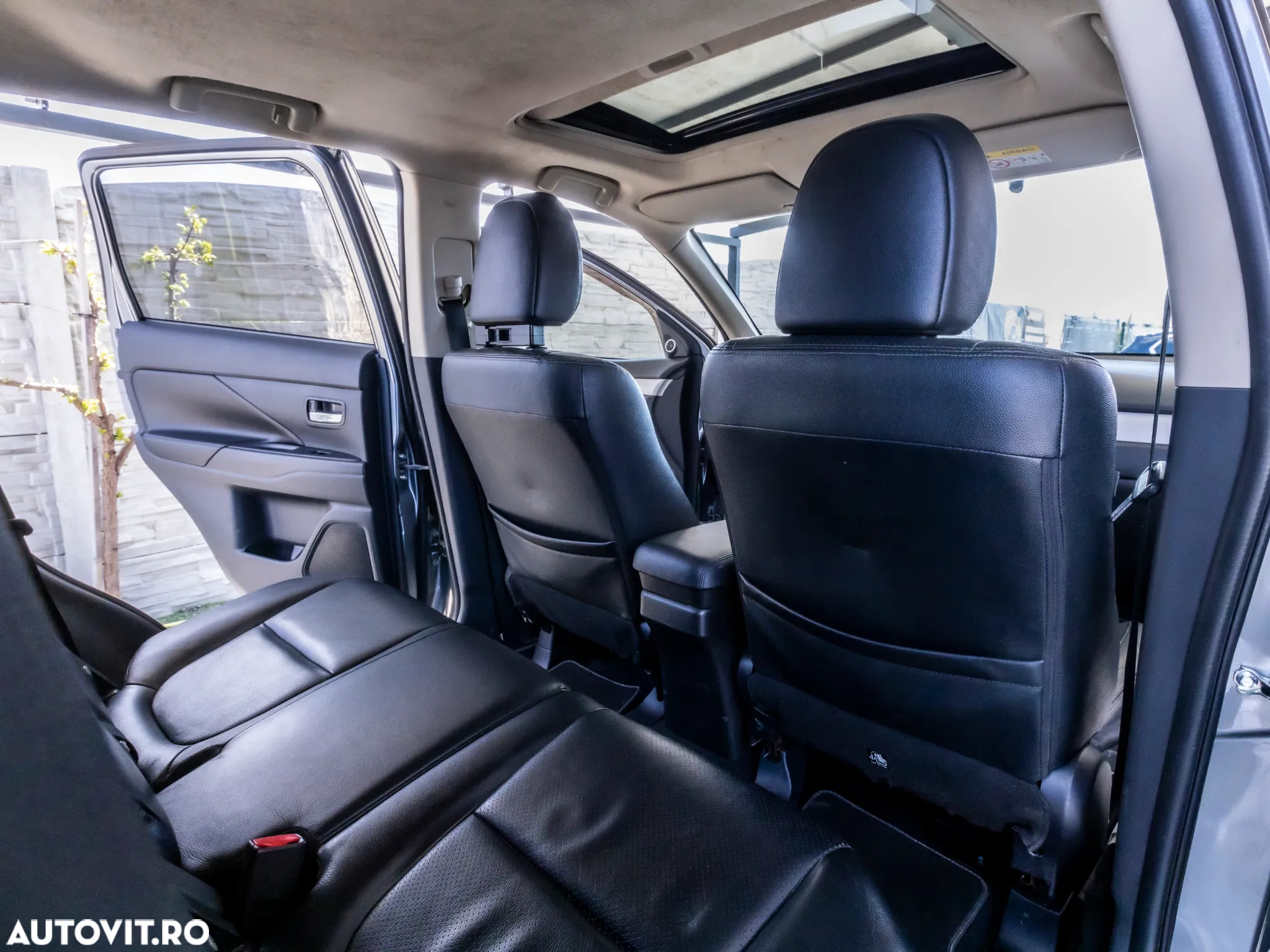Mitsubishi Outlander 2.0 4WD Plug-In Hybrid - 13