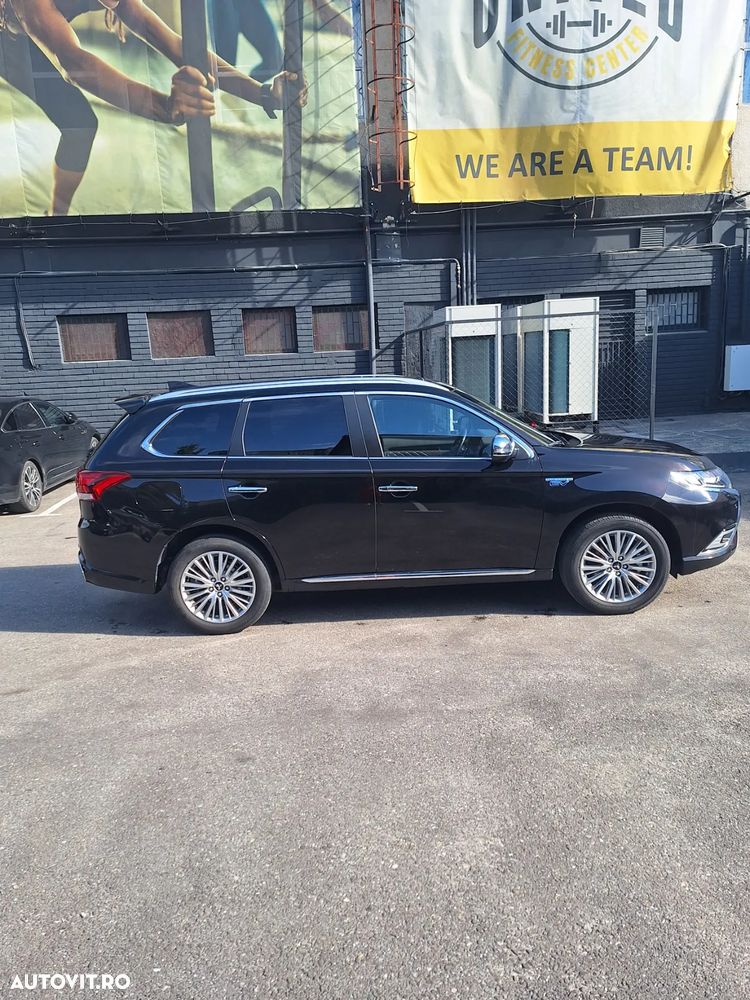 Mitsubishi Outlander PHEV 2.4 L 4X4 Instyle+ - 10