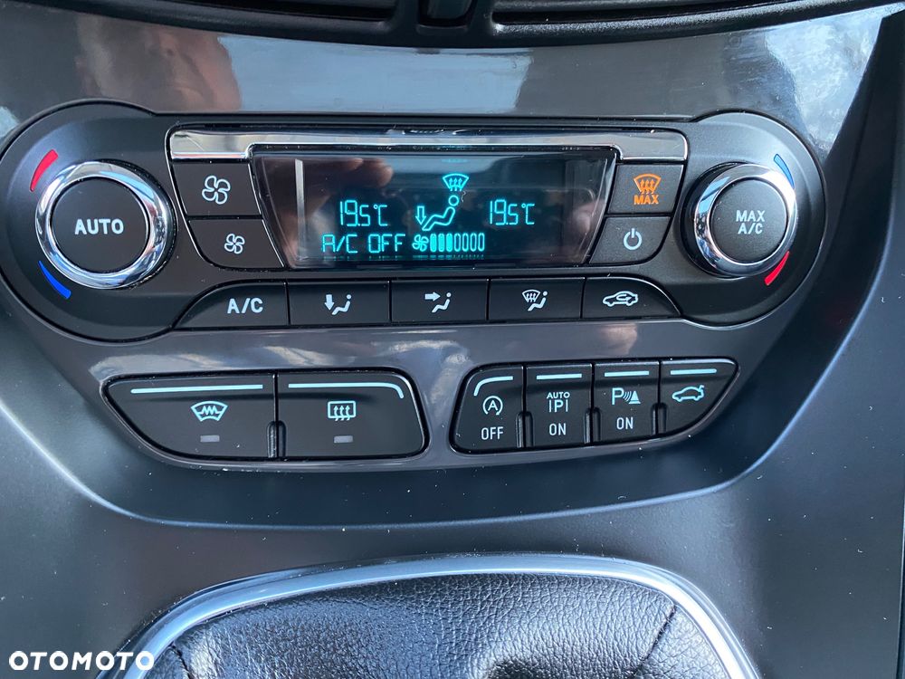 Ford Kuga 2.0 TDCi 2x4 Titanium - 20