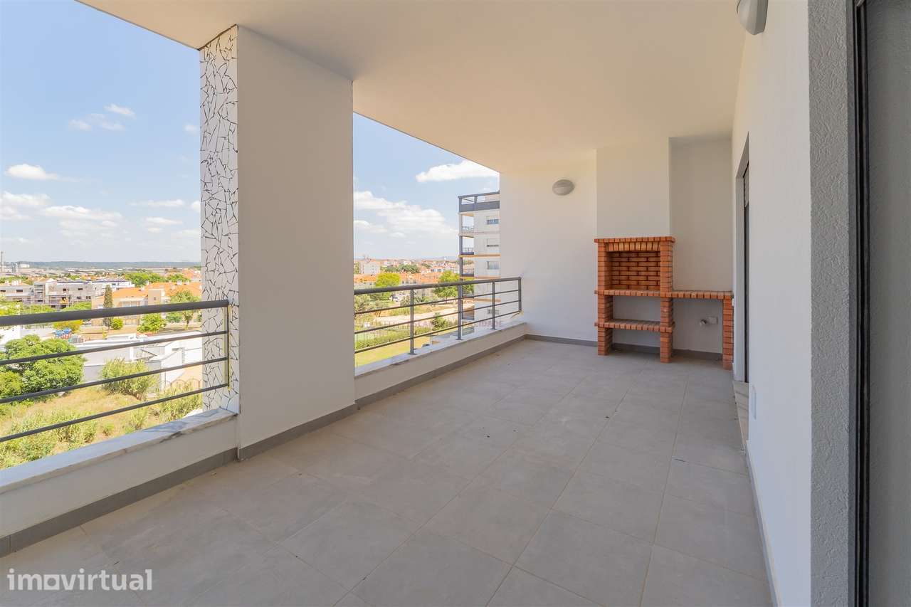 Exclusivo T1+1 Duplex com 2 Terraços, Churrasqueira e Open Space de 30 - Grande imagem: 2/54
