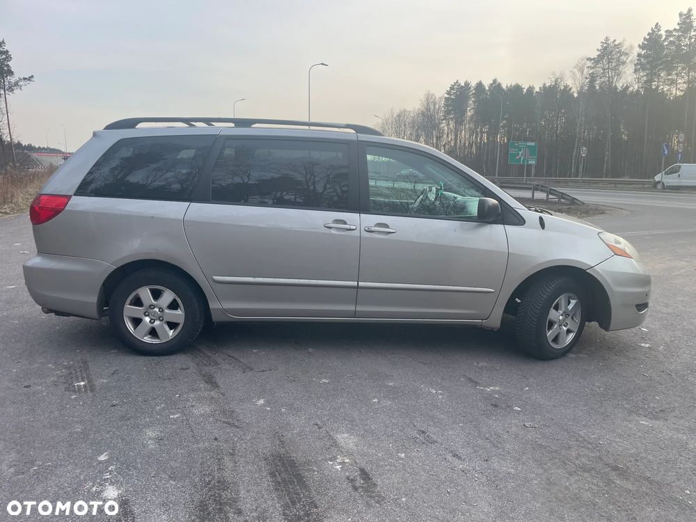 Toyota Sienna - 7