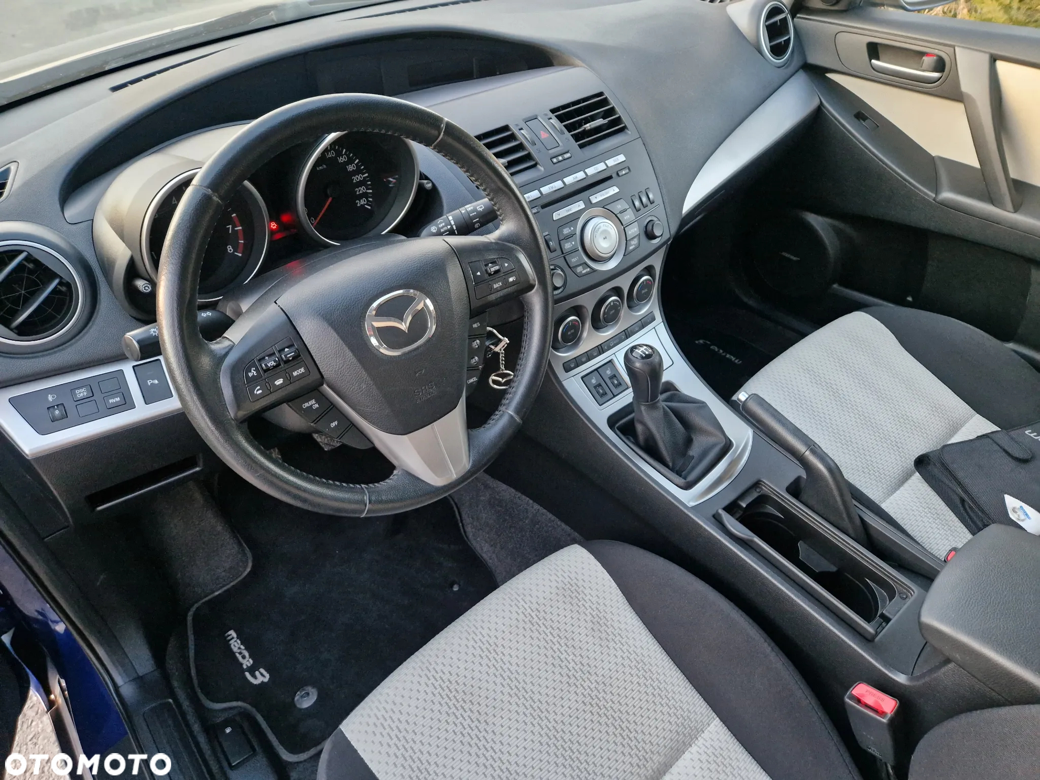 Mazda 3 1.6 Exclusive + - 9