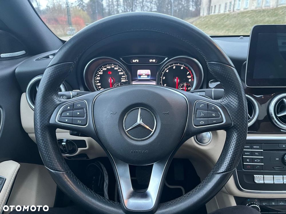 Mercedes-Benz CLA 250 4Matic 7G-DCT - 22