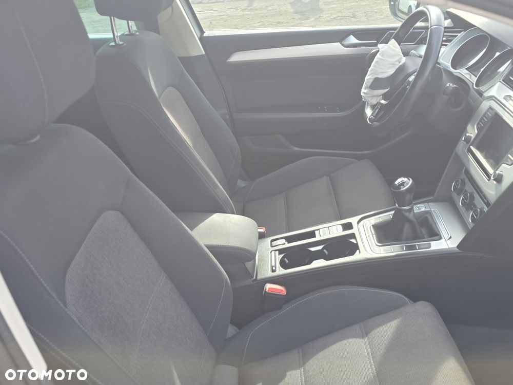 Volkswagen Passat 1.6 TDI (BlueMotion Technology) Comfortline - 13