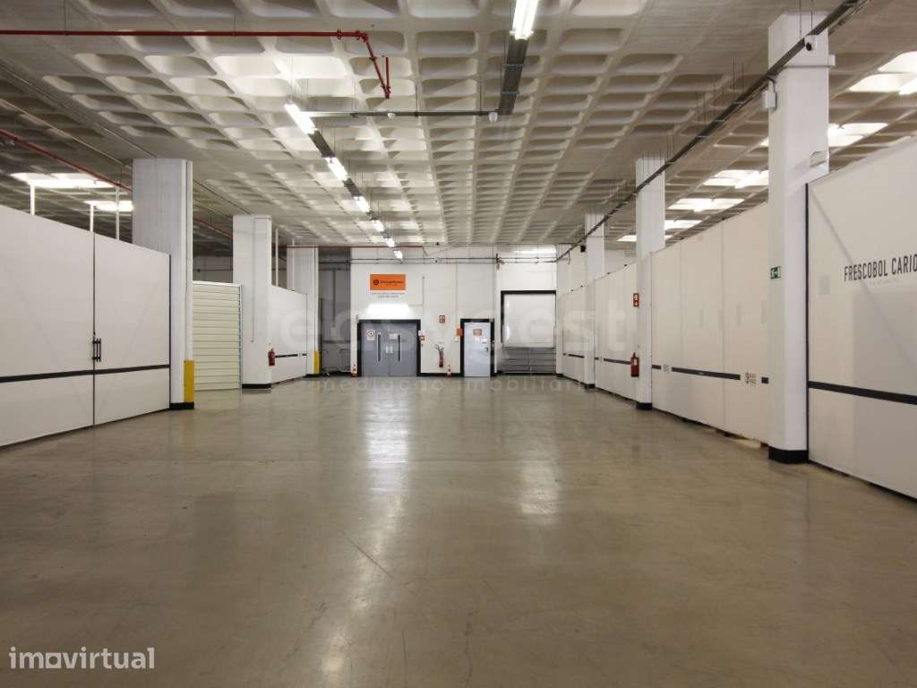 Armazém situado na zona industrial de Alhos Vedros com 250m2 - Grande imagem: 2/11