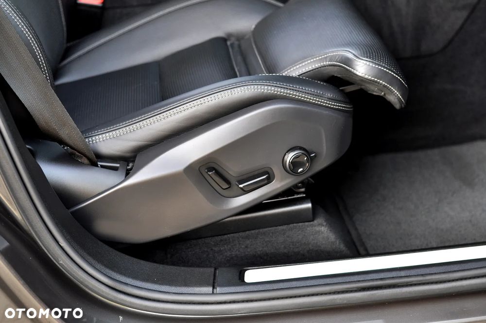 Volvo XC 60 T6 AWD Recharge Geartronic RDesign - 17