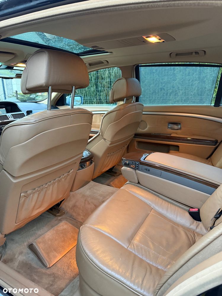 BMW Seria 7 740i L - 7