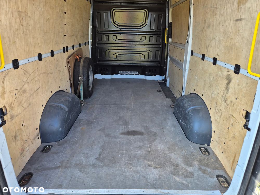 Volkswagen Crafter - 13