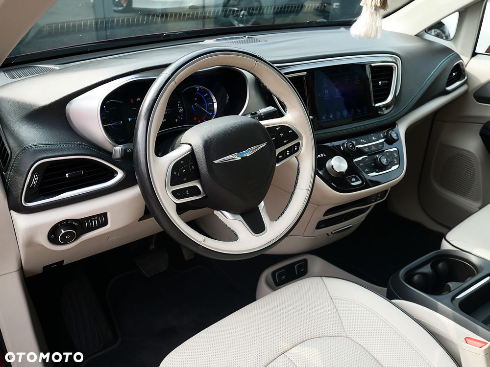 Chrysler Pacifica - 4