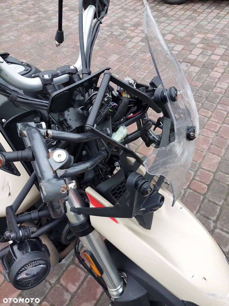 Moto Guzzi V85 - 9