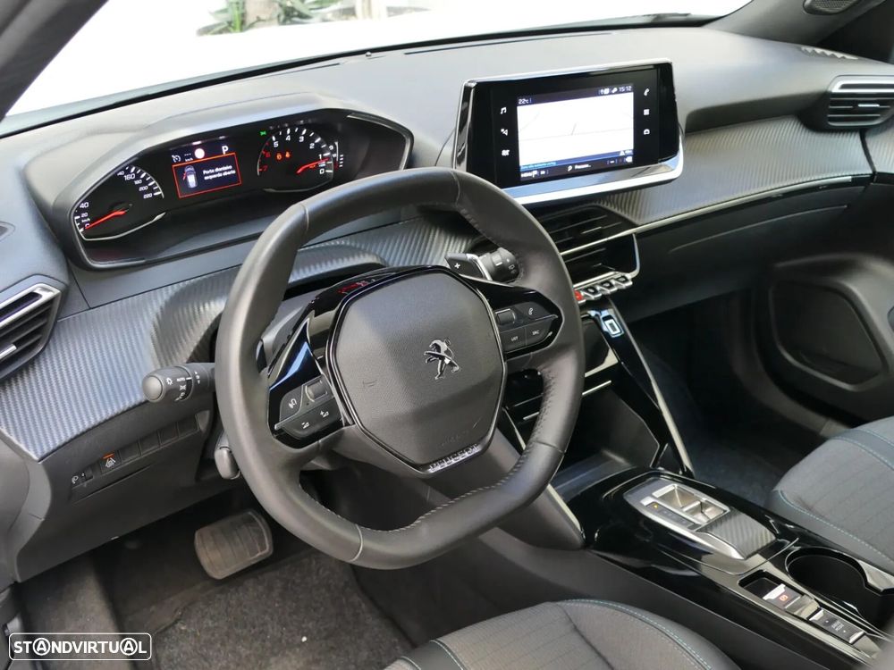 Peugeot 2008 1.2 PureTech Allure EAT8 - 24