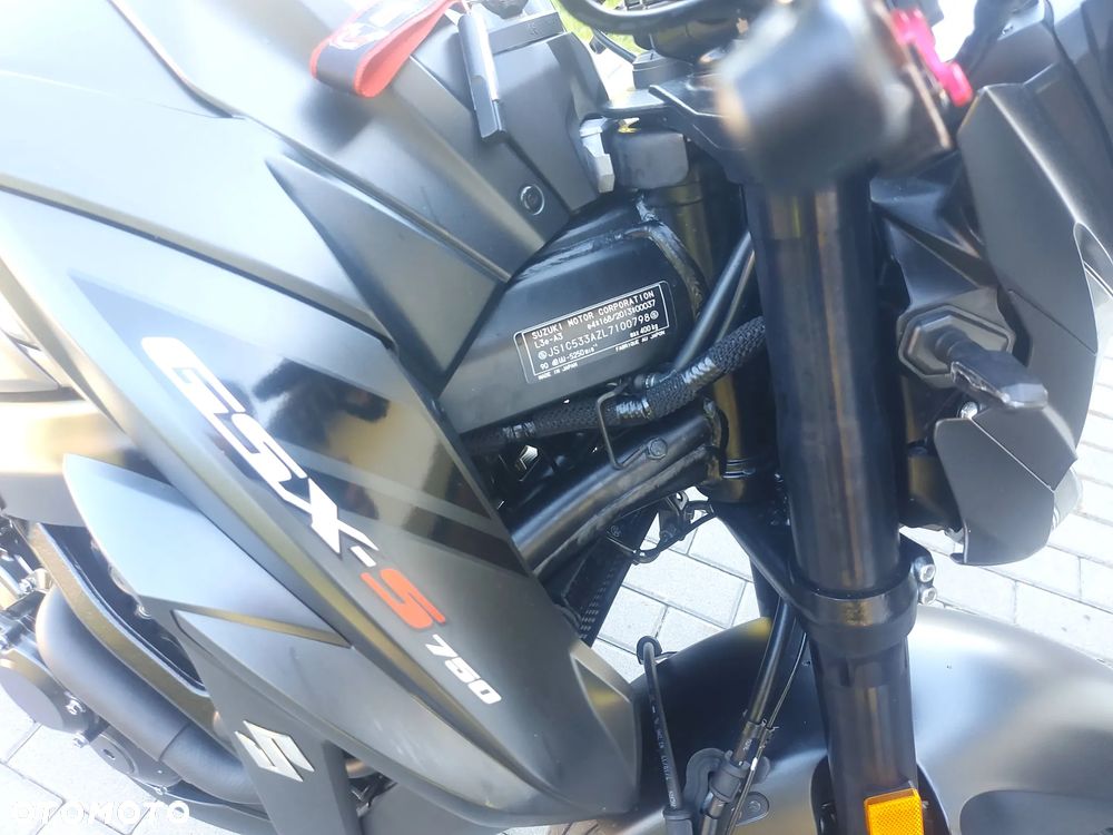 Suzuki GSX - 3